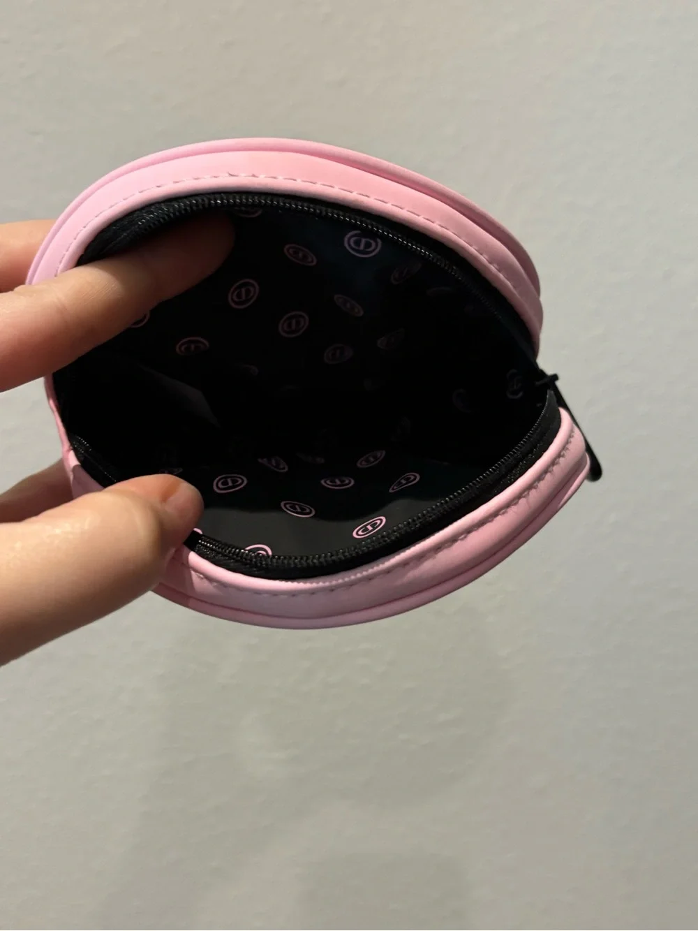 Dior Light Pink Round Cosmetic Case - Picture 2 of 3